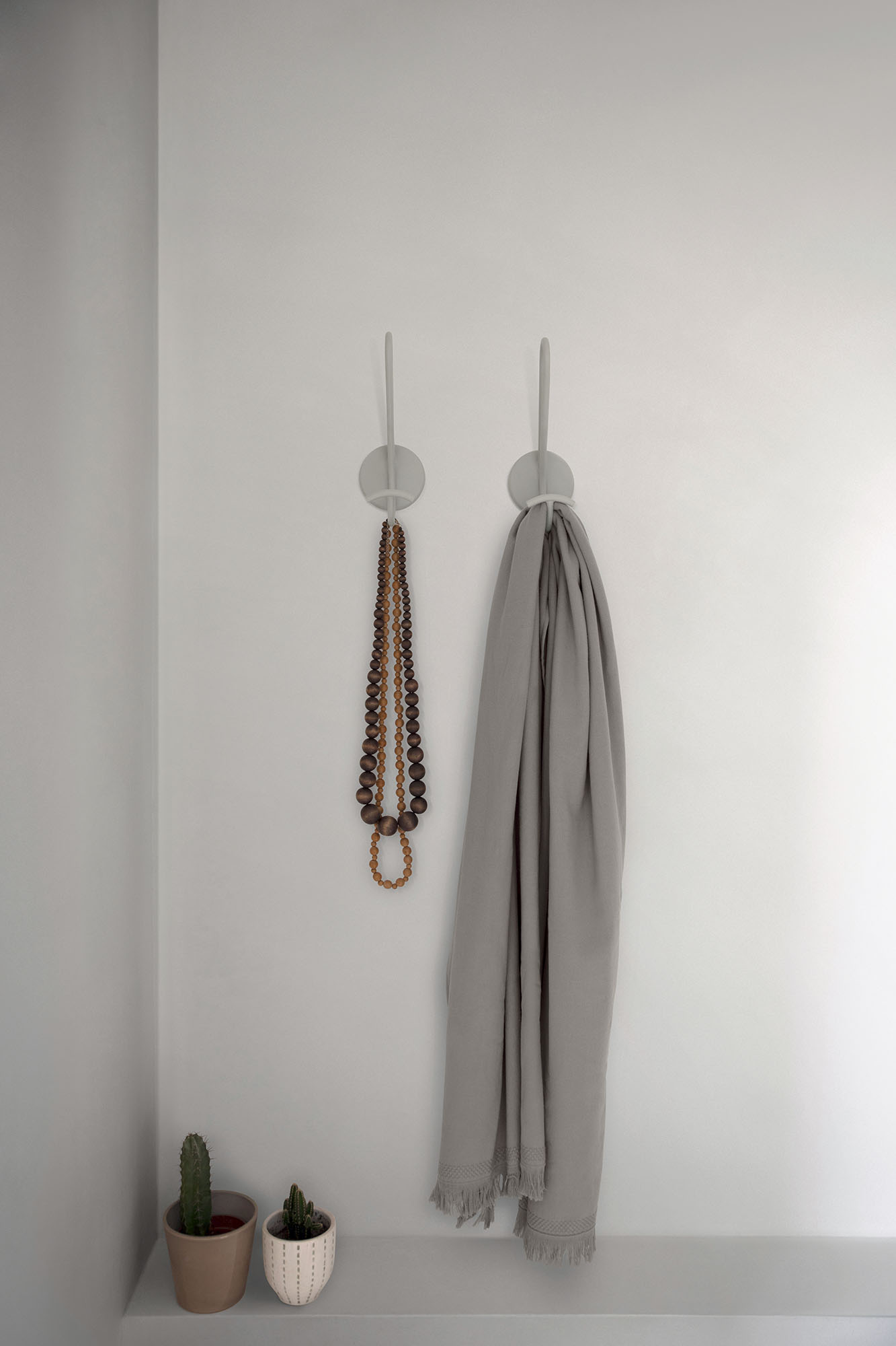 ACROBATE_GRIS-ARGILE_COLOR_MIX_GALET_KONG_VISUEL2022_SARAH_BALHADERE_BD